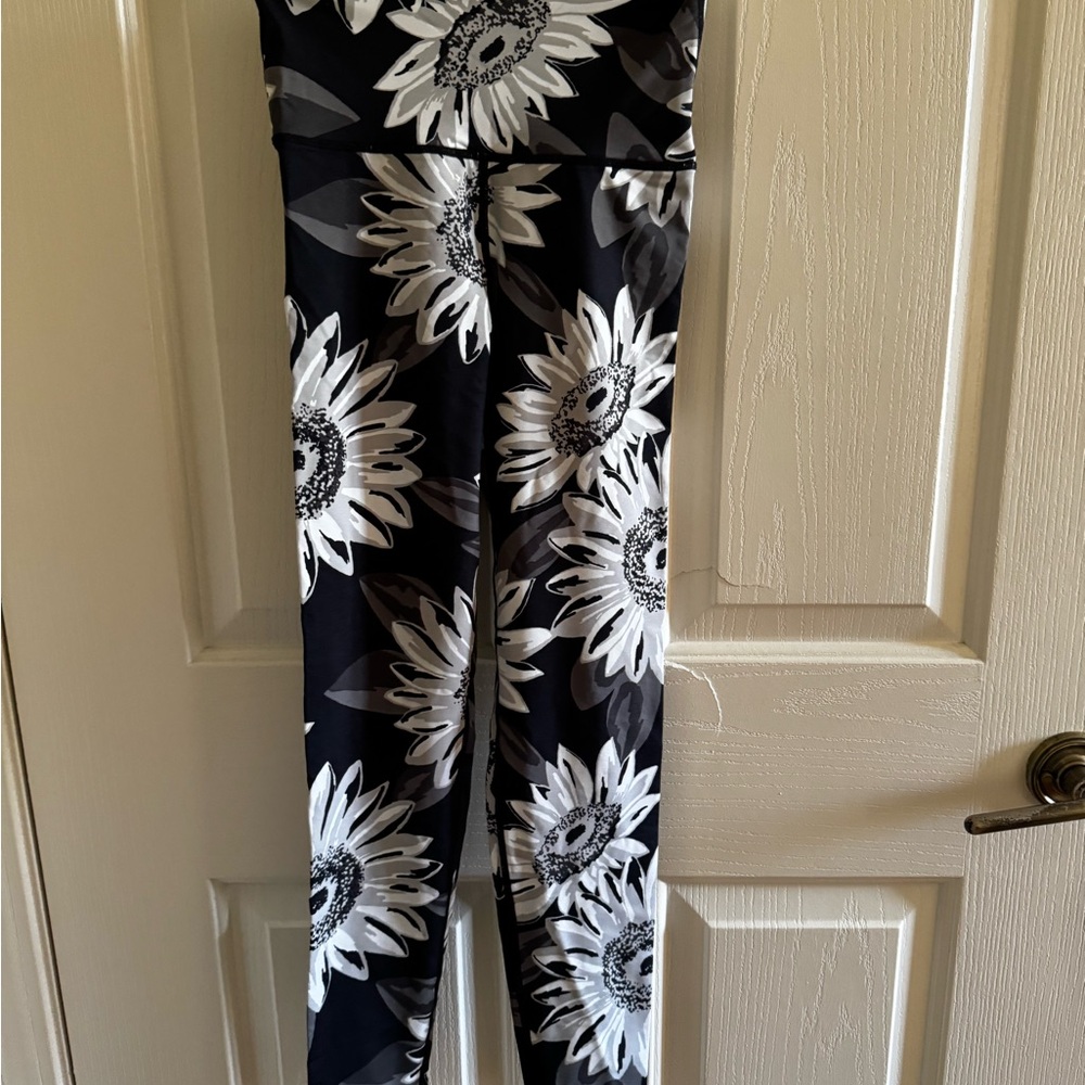 Aerie Black and White Sunflower High-Waist Leggings